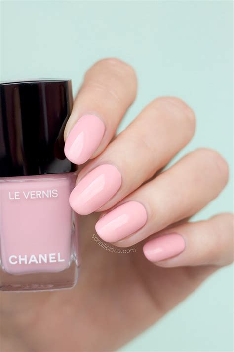 chanel le vernis nail colour nuvola rosa|Chanel nail colours uk.